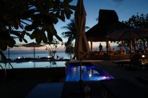 Бассейн в Nature Beach Resort или поблизости