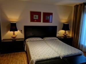 Postel nebo postele na pokoji v ubytování Hostal Tres Soles