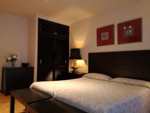 Un pat sau paturi într-o cameră la Hostal Tres Soles