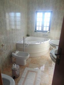 Ένα μπάνιο στο Casas da Cascata +41 φωτογραφίες