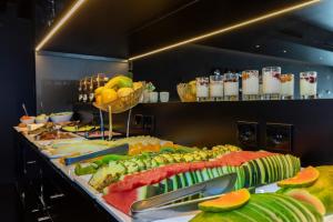 Makanan di atau di tempat lain dekat hotel