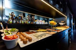 Makanan di atau di tempat lain dekat hotel
