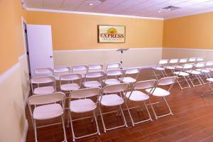 Konferenční prostory v ubytování Express Inn & Suites