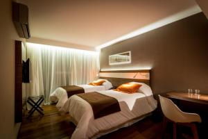 Postel nebo postele na pokoji v ubytování Yrigoyen 111 Hotel + 37 fotografií