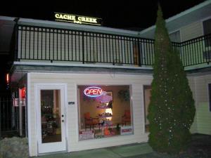Afbeelding uit fotogalerij van Cache Creek Inn in Cache Creek