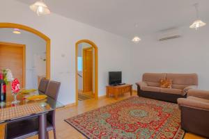 A seating area at Villas Guzman-Grinev