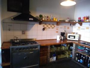 Kuchyň nebo kuchyňský kout v ubytování Bariloche Hostel