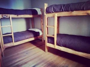 Postel nebo postele na pokoji v ubytování Bariloche Hostel