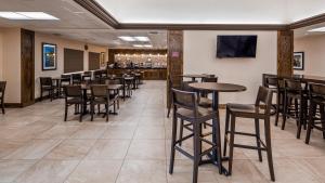 ห้องอาหารหรือที่รับประทานอาหารของ Best Western Inn at Blakeslee-Pocono