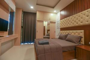 En eller flere senge i et værelse på Summer Sense Sattahip Pool Villa