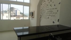 a room with a glass counter with birds on the wall at AUDAX MARAVILHA in São Vicente