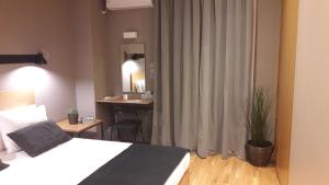 A bed or beds in a room at Phaedra Apartment