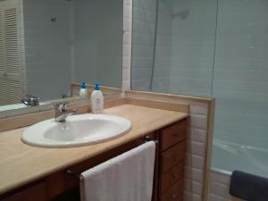 Koupelna v ubytování APARTAMENT CASA CORDERET + 24 fotografií