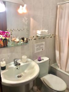 Ένα μπάνιο στο Apartamento Casco La Estrella, cerca de Garachico