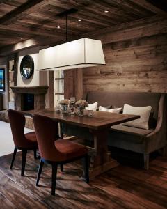 Area soggiorno di The Alpina Gstaad