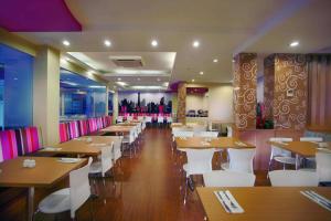 Gallery image of favehotel Kelapa Gading in Jakarta