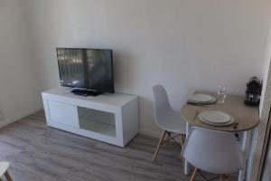 TV a/nebo společenská místnost v ubytování Studio Oxford + 6 fotografií