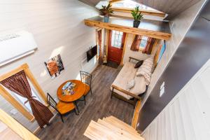 Tiny House Leadville Colorado的休息区