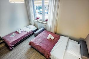 Łóżko lub łóżka w pokoju w obiekcie Apartamenty Novomiejska 17