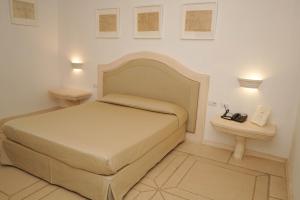 a small bedroom with a bed and a nightstand and a bed sidx sidx sidx at La Magione in Foggia