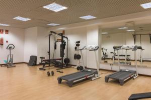 Fitness centrum a/nebo fitness zařízení v ubytování NEW VIP piscina y gimnasio