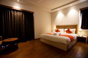 Calux Grand Baga - Formerly Amara Grand客房内的一张或多张床位