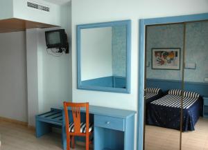 a bedroom with a bed and a television at Santa Monica Playa in Salou