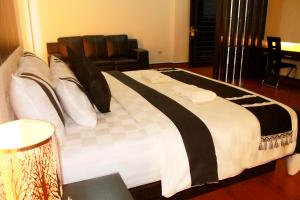 Letto o letti in una camera di Hotel Harmony In & Karaoke