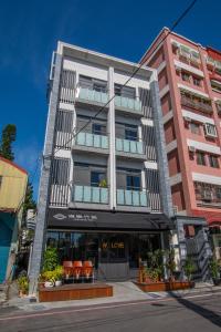a tall building on a city street at We Love Inn in Hualien City