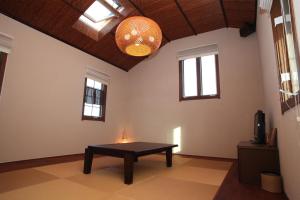 Seating area sa Pine house in nemu Iseshima