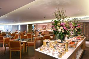 ห้องอาหารหรือที่รับประทานอาหารของ M Pattaya Hotel - SHA Extra Plus