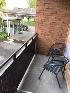 A balcony or terrace at Moe Parklands Motel