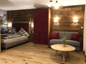 Łóżko lub łóżka w pokoju w obiekcie Kitzbühel City 1