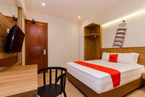 Llit o llits en una habitació de RedDoorz Plus @ CBD Bintaro
