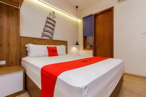 Llit o llits en una habitació de RedDoorz Plus @ CBD Bintaro