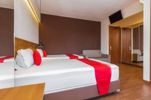Llit o llits en una habitació de RedDoorz Plus @ CBD Bintaro