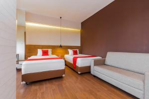 Llit o llits en una habitació de RedDoorz Plus @ CBD Bintaro