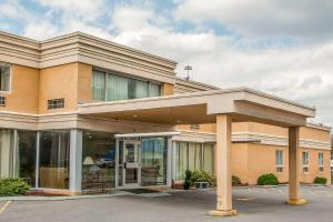 a office building with a large glass door at Rodeway Inn Bedford in Bedford