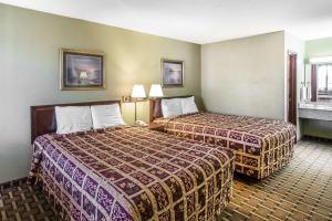 Postel nebo postele na pokoji v ubytování Rodeway Inn & Suites Smyrna
