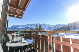 En balkon eller terrasse på Alpengasthof Hörnlepass