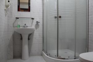 Un baño de Kiwi Backpackers Hostel Pokhara