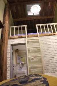 Vuode tai vuoteita majoituspaikassa Luck Homestay