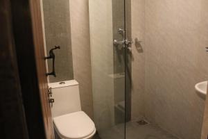 Un baño de Kiwi Backpackers Hostel Pokhara