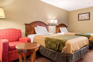 a hotel room with two beds and a chair at Econo Lodge in Holland