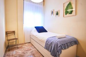 Postel nebo postele na pokoji v ubytování Escoberos Courtyard Duplex by Valcambre