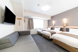 Postel nebo postele na pokoji v ubytování Pearl Hotel Shinjuku Akebonobashi