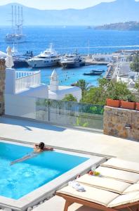 Bazén v ubytování Elegant Mykonos nebo v jeho okolí