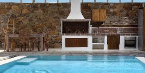 Bazén v ubytování Elegant Mykonos nebo v jeho okolí