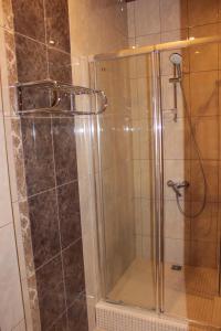 Ett badrum på Hotel Ershov