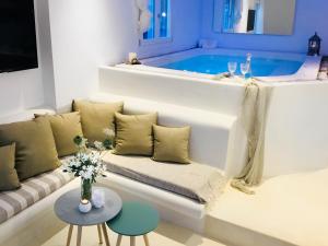 Bazén v ubytování Elegant Mykonos nebo v jeho okolí